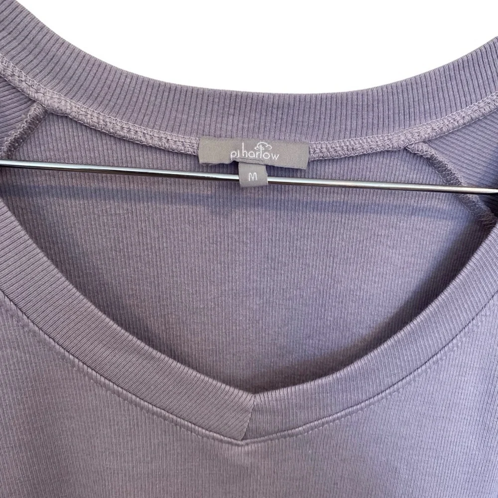 PJ Harlow Frankie Rib Long Sleeve V-Neck with Side Slits Size Medium Like New - Picture 4 of 11